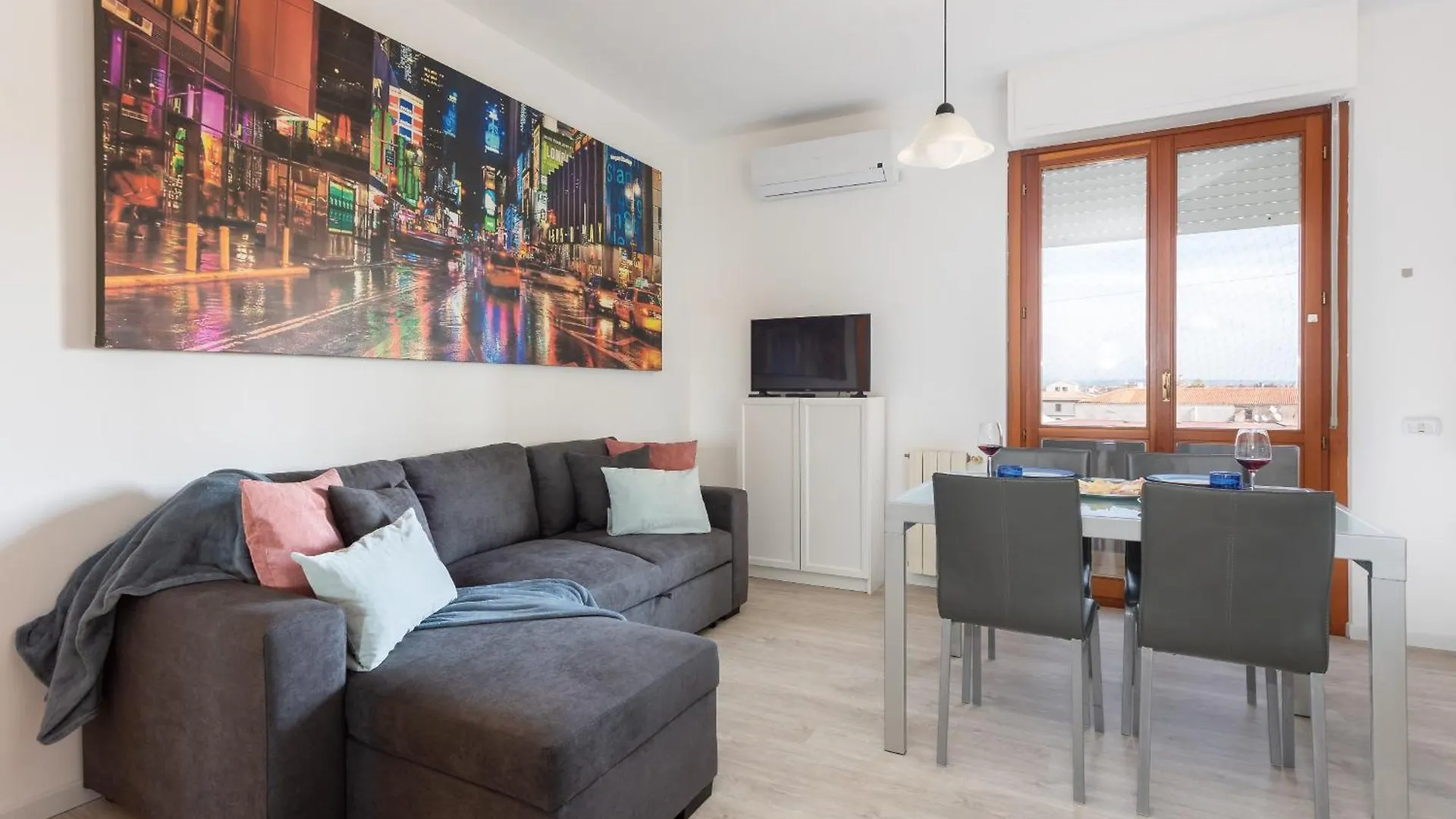 Unicorn Apartment - Near Downtown, Free Parking & Wifi Oristano 0*,  Italien
