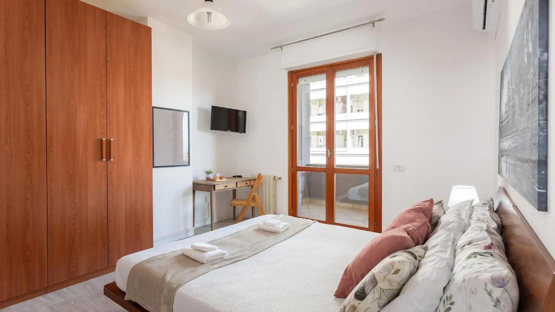 Unicorn Apartment - Near Downtown, Free Parking & Wifi Oristano